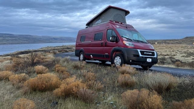 VANessa - 15 min from airport! Winter Ready, Starlink, generator built-in, a b for rent near Seattle