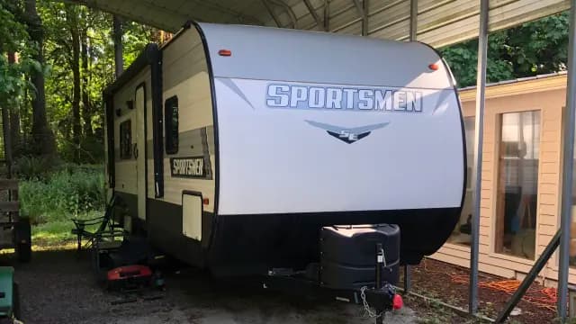 26’ comfortable travel trailer, a trailer for rent near Seattle