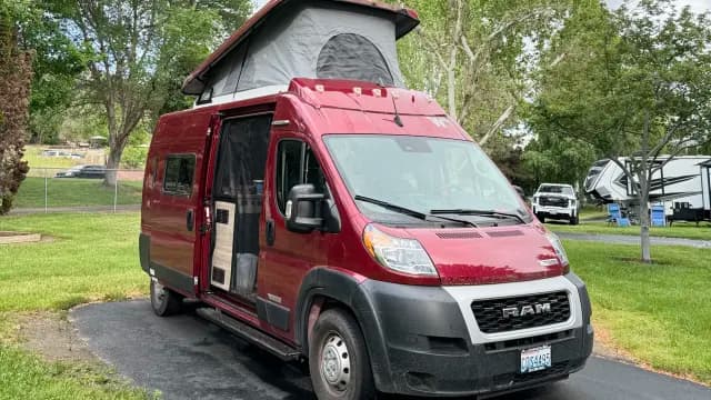 Fully-equipped, stylish, comfortable, & easy - 2023 Winnebago Solis., a b for rent near Seattle
